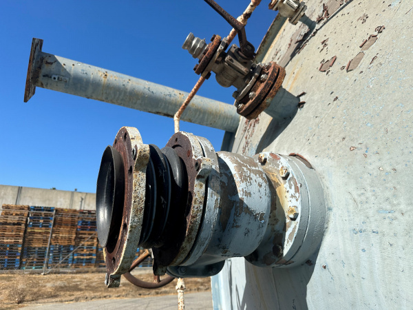 20,000 gallon stainless steel cone bottom tank